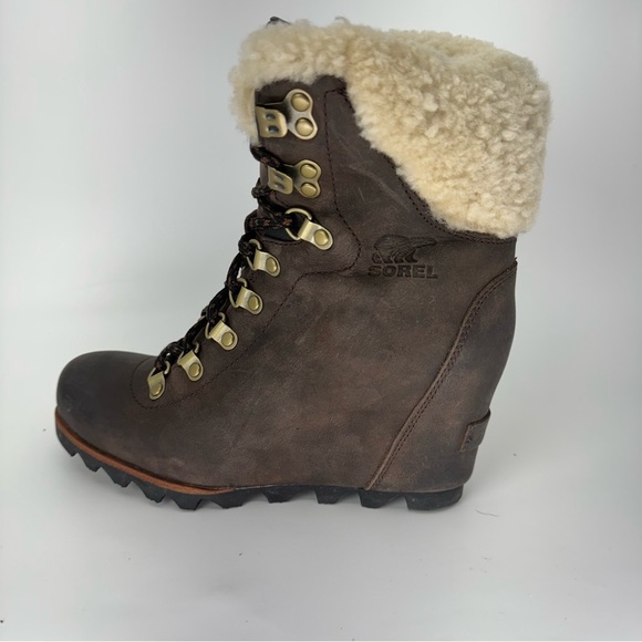 Sorel Conquest Shearling Wedge Ankle Boots Color Tobacco Brown. SZ 7 - Picture 5 of 10